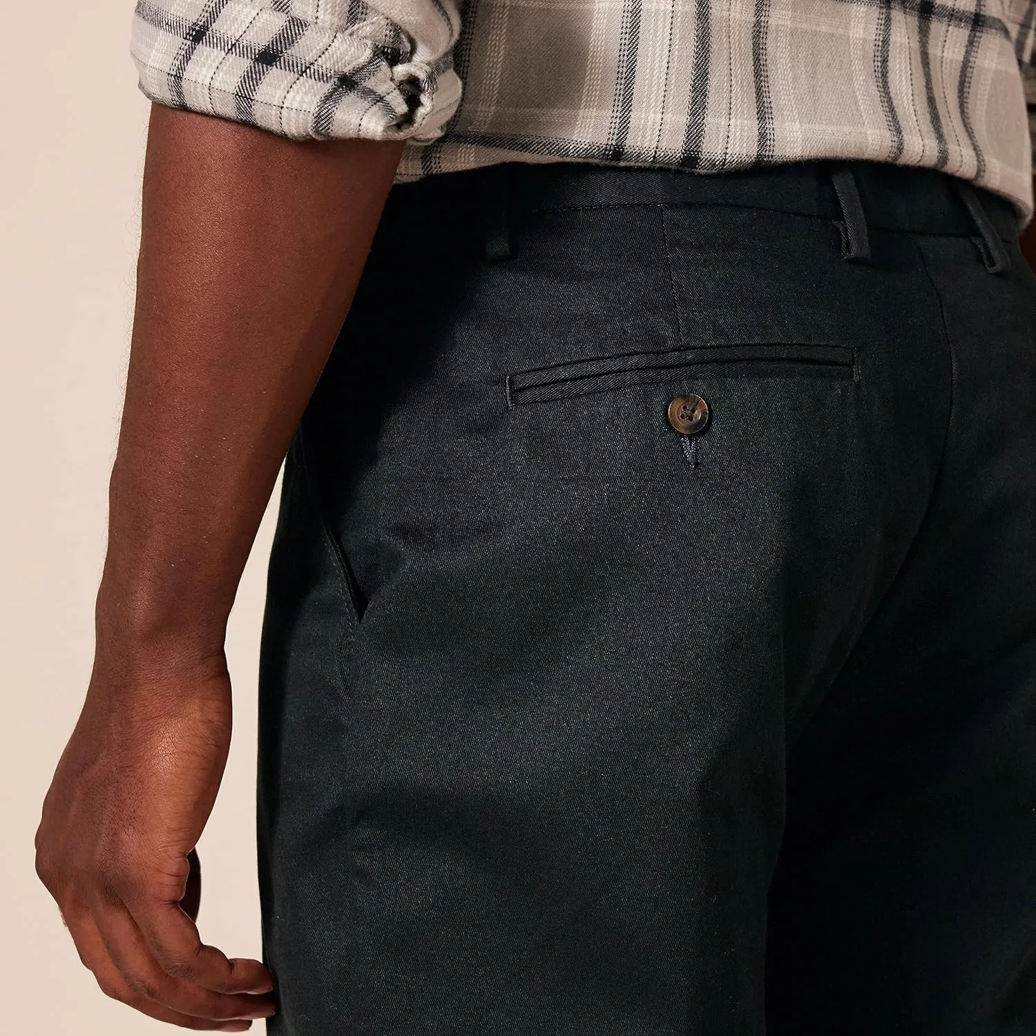 Amazon Essentials Men's Classic-Fit Wrinkle-Resistant Flat-Front Chino Pant (Available in Big & Tall)