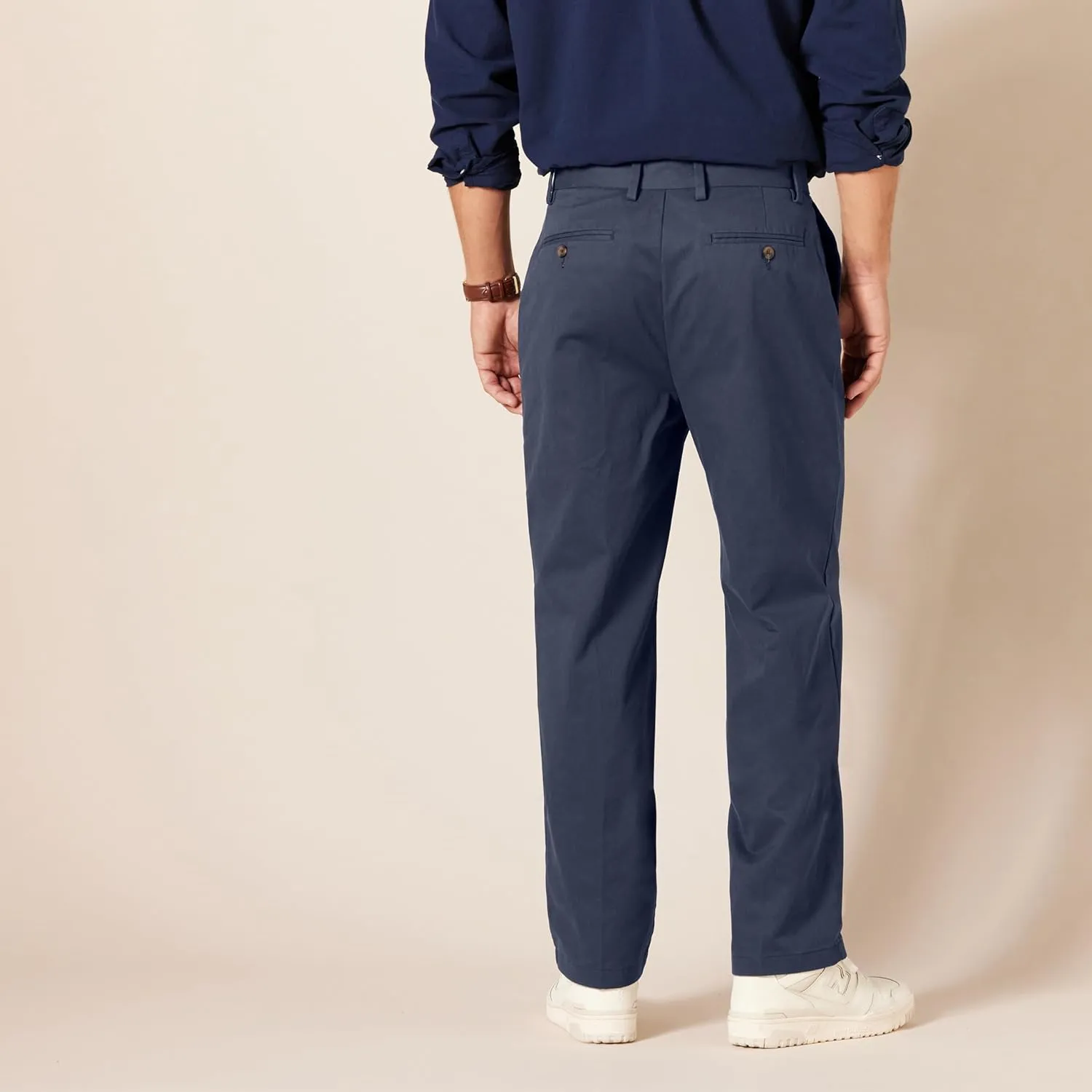 Amazon Essentials Men's Classic-Fit Wrinkle-Resistant Flat-Front Chino Pant (Available in Big & Tall)