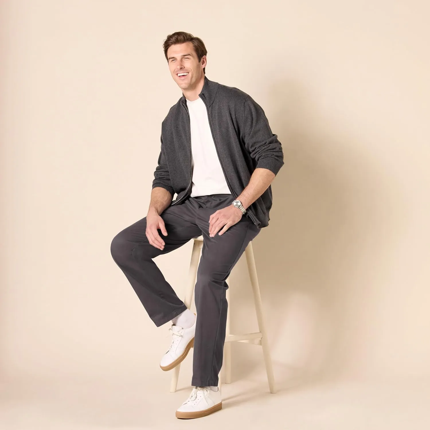 Amazon Essentials Men's Straight-Fit Wrinkle-Resistant Flat-Front Chino Pant