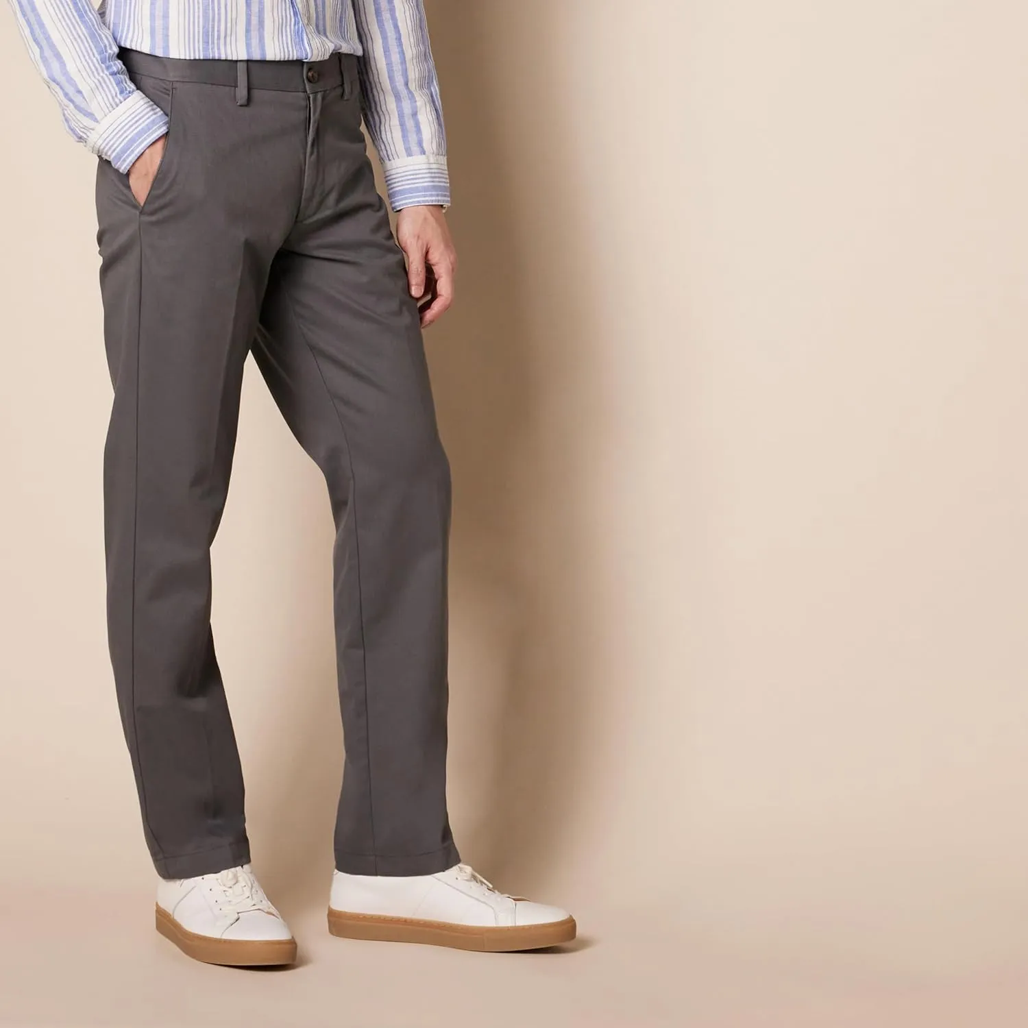 Amazon Essentials Men's Straight-Fit Wrinkle-Resistant Flat-Front Chino Pant