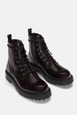 Flat lace-up boots