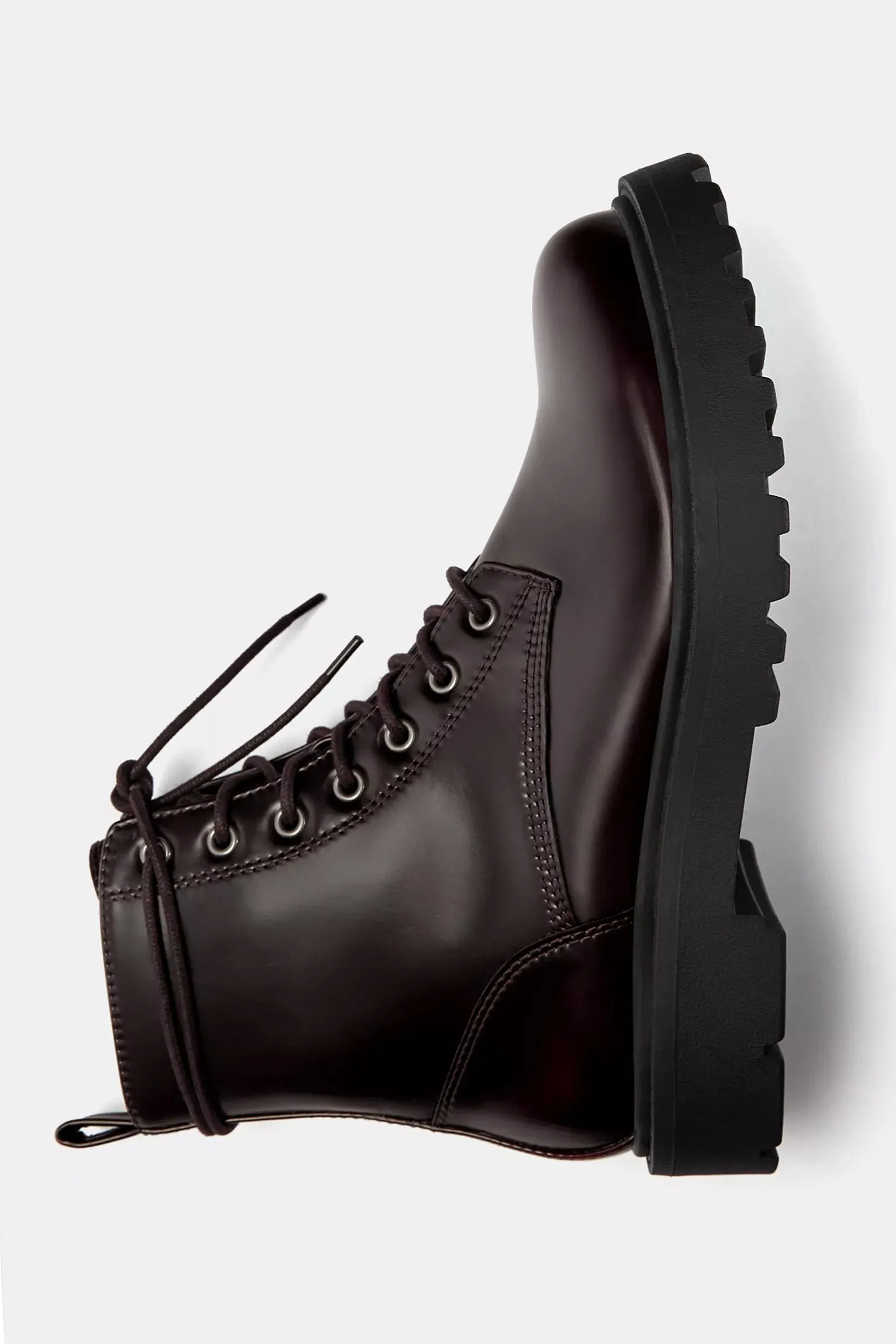 Flat lace-up boots