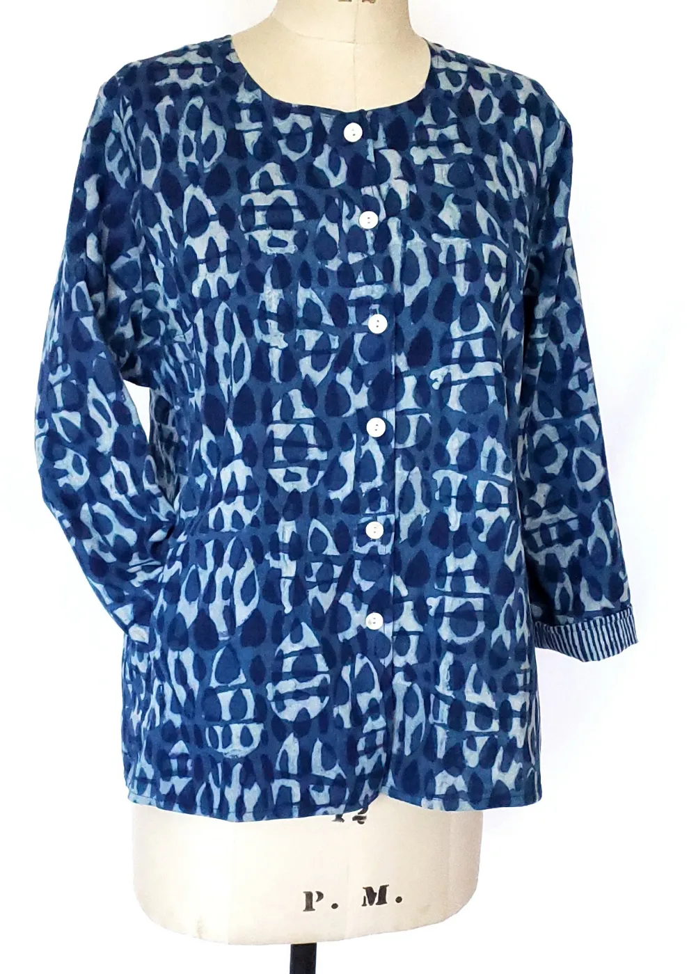 SIX BUTTON BLOUSE in INDIGO BASALT double-resist print