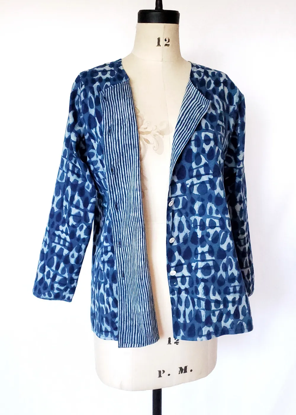 SIX BUTTON BLOUSE in INDIGO BASALT double-resist print