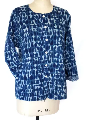 SIX BUTTON BLOUSE in INDIGO BASALT double-resist print