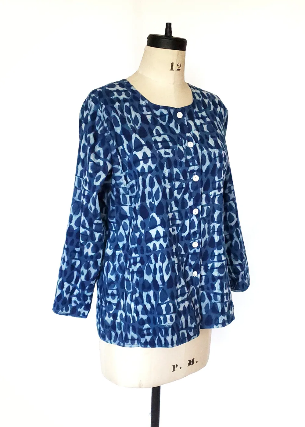 SIX BUTTON BLOUSE in INDIGO BASALT double-resist print