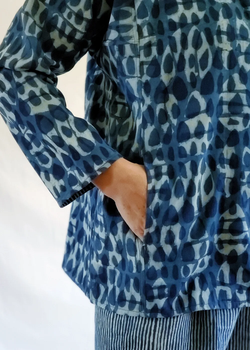 SIX BUTTON BLOUSE in INDIGO BASALT double-resist print