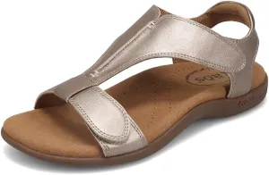 Taos Footwear Women's The Show Flat Sandal, Champagne, 10