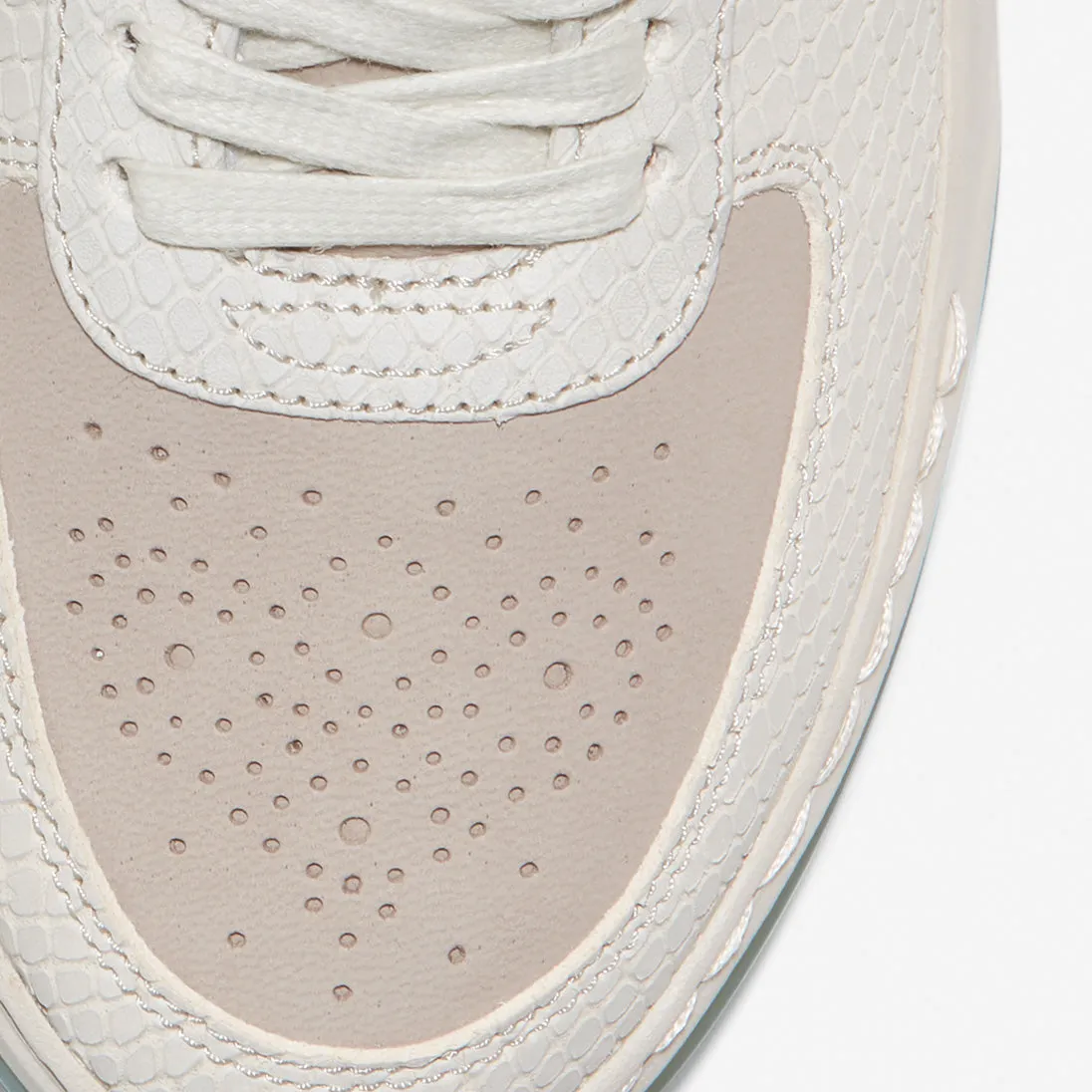Women's GrandPrø Crossover Sneaker